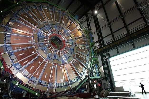 O Grande Colisor de Hádrons (LHC), acelerador de partículas