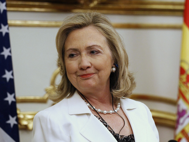 Após reunião na Espanha, Hillary Clinton disse que Kadhafi deveria deixar o poder (Foto: Andrea Comas / Reuters)